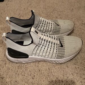 Men’s Nike Phantom Flynit Laceless Shoes